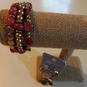 Stretch bracelet in hues of coral, red, gold, & pink with coordinating earrings